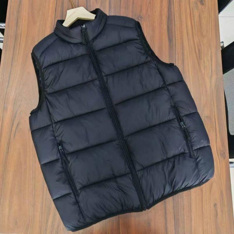 Gilet bez rukava s kapuljom, prešiven, punjen perjem i pamukom, zatvarač, uski kroj