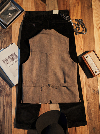 Muška vesta za kostim, retro stil, slim fit, jednostrano zatvaranje, ovratnik u stilu sakoa, tkanina mješavina poliestera (70% poliester), podstava poliester, džepovi s trodimenzionalnim zakrpama, zaobljen donji rub