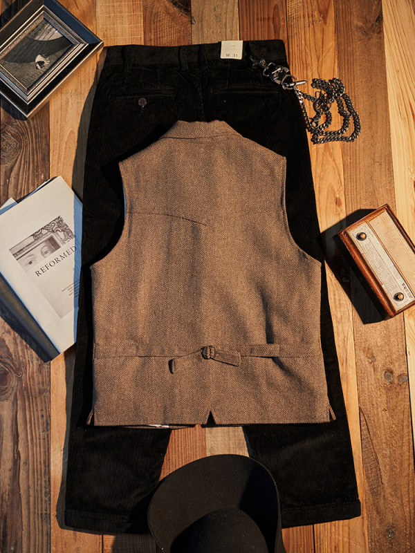 Muška vesta za kostim, retro stil, slim fit, jednostrano zatvaranje, ovratnik u stilu sakoa, tkanina mješavina poliestera (70% poliester), podstava poliester, džepovi s trodimenzionalnim zakrpama, zaobljen donji rub