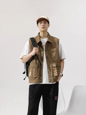 Pamukasta muška vest-kardigan s reverom, jednostruko kopčanje, džepovi s panelima, pravokutan rub