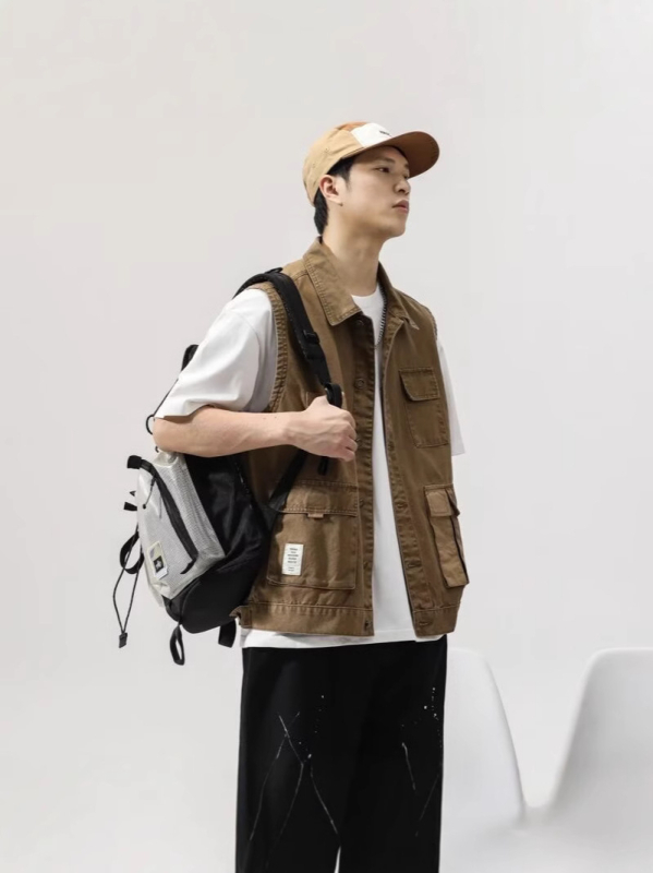 Pamukasta muška vest-kardigan s reverom, jednostruko kopčanje, džepovi s panelima, pravokutan rub