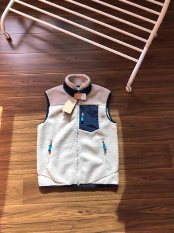 Muški flis vest s prednjim zatvaračem, uski kroj, jednobojna