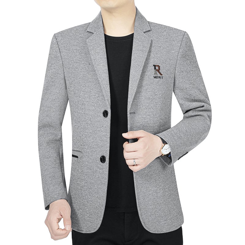 Pánske sako, štíhly strih, dýchajúca zmes bavlny a polyesteru (90% polyester), golier saka, zapínanie na dva gombíky v jednej rade, podšívka polyester