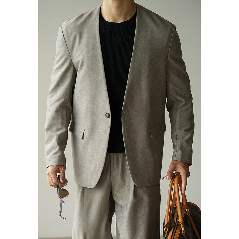 Muško sako u poslovnom stilu, Slim Fit — otporno na nabiranje, visoka postojanost boja; jednostruko kopčanje na jedan gumb; ovratnik sakoa; tkanina 79% poliester, 16% viskoz, 5% elastan