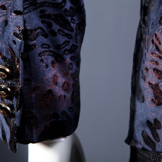 Ανδρικό επίσημο κοστούμι, στενή γραμμή (Slim Fit), γιακά κοστουμιού, μπροστινή σειρά δύο κουμπιών, 100% πολυεστέρας