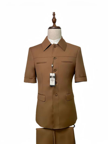 Poslovni komplet kratkih rukava od laneno-pamučne smjese, slim fit, ovratnik odijela, zatvaranje s jednim redom tri gumba, prozračan i otporan