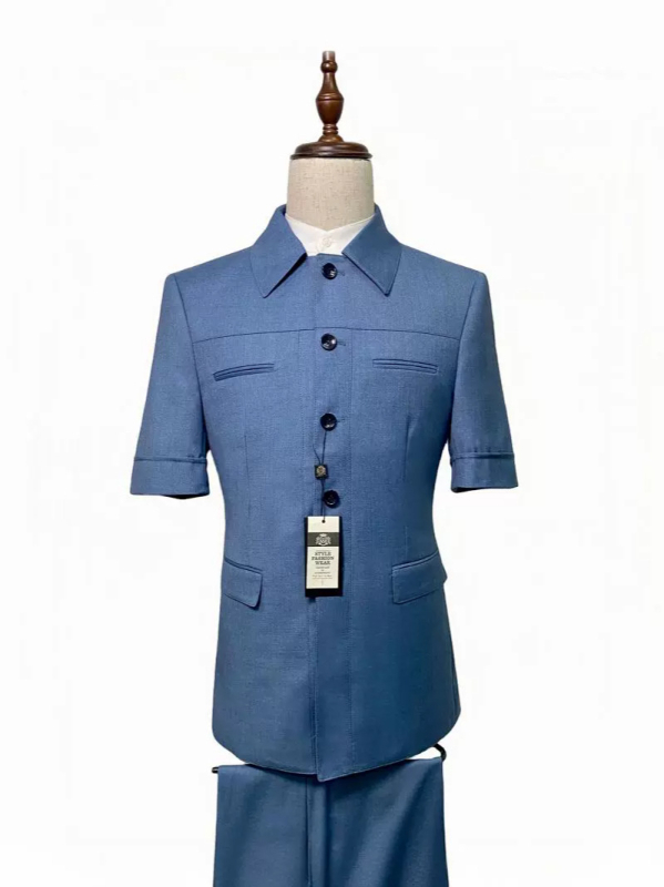 Poslovni komplet kratkih rukava od laneno-pamučne smjese, slim fit, ovratnik odijela, zatvaranje s jednim redom tri gumba, prozračan i otporan