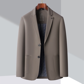 Мъжко сако с прав силует, с две копчета, сако-яка тип костюм, основна тъкан: полиестер 100%, подплата: полиестер, без гладене, подходящо за пролет и есен