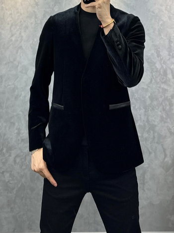 Muško sako od baršuna uskog kroja, ravni rever, jednosredno dva gumba, materijal protiv prljavštine, casual poslovni stil