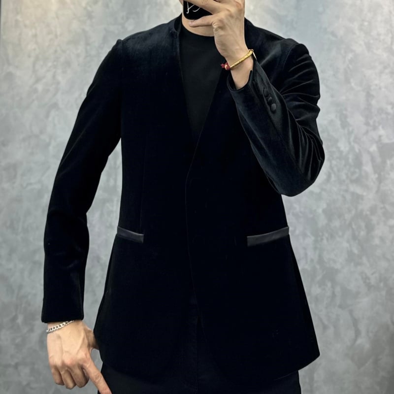 Muško sako od baršuna uskog kroja, ravni rever, jednosredno dva gumba, materijal protiv prljavštine, casual poslovni stil