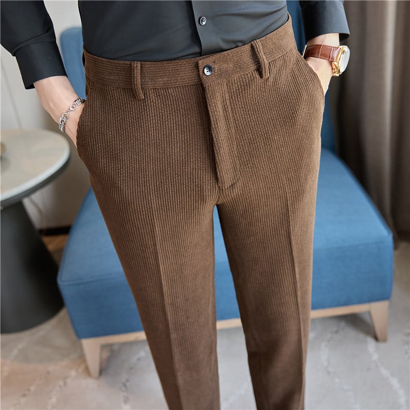 Corduroy hlače, ravni kroj, jesen-zima, pređena boja niti (Yarn-Dyed), mješavina pamuka i poliestera, lagani poslovni stil