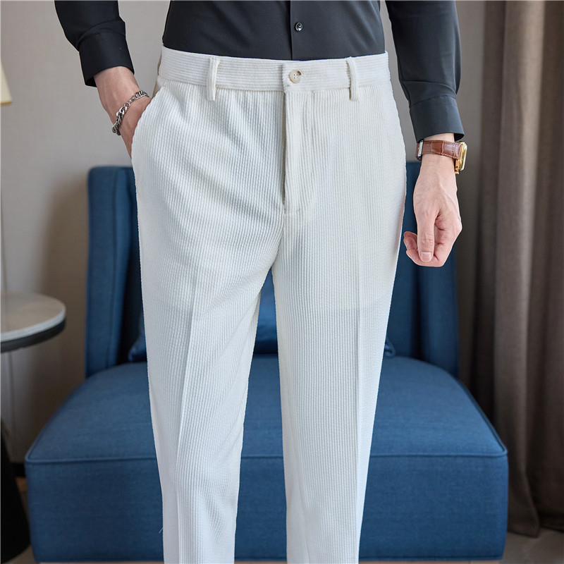 Corduroy hlače, ravni kroj, jesen-zima, pređena boja niti (Yarn-Dyed), mješavina pamuka i poliestera, lagani poslovni stil