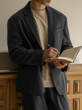 Muško sako s ravnim ovratnikom, zatvaranje na dva gumba, slim fit, anti-želje, toplina, poliester 94%, viskozna 4%, spandeks 2%, zima 2025