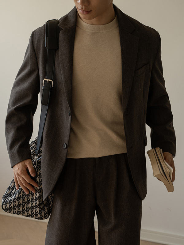 Muško sako s ravnim ovratnikom, zatvaranje na dva gumba, slim fit, anti-želje, toplina, poliester 94%, viskozna 4%, spandeks 2%, zima 2025