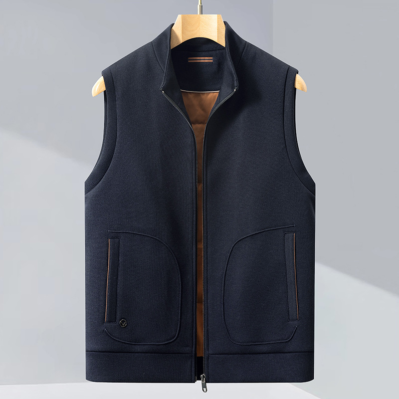 Muška pletena vesta od vune i akrila, sa stojećim ovratnikom, zatvaračem i uskim krojem