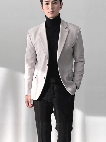 Muško formalno sako uskog kroja, prednje kopčanje s dva gumba, bez glačanja, tkanina od poliester-sintetička smjesa (95% poliestera)