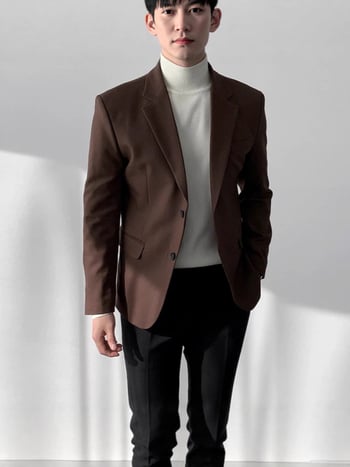 Muško formalno sako uskog kroja, prednje kopčanje s dva gumba, bez glačanja, tkanina od poliester-sintetička smjesa (95% poliestera)