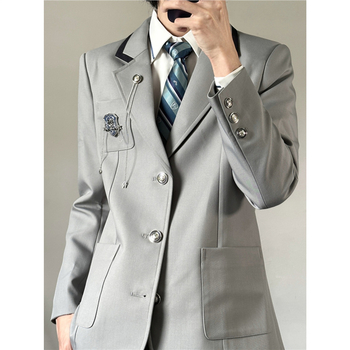 Laza szabású öltöny, Koreai stílus, zakó gallér, háromgombos zárás, hosszú ujjú