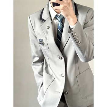 Laza szabású öltöny, Koreai stílus, zakó gallér, háromgombos zárás, hosszú ujjú