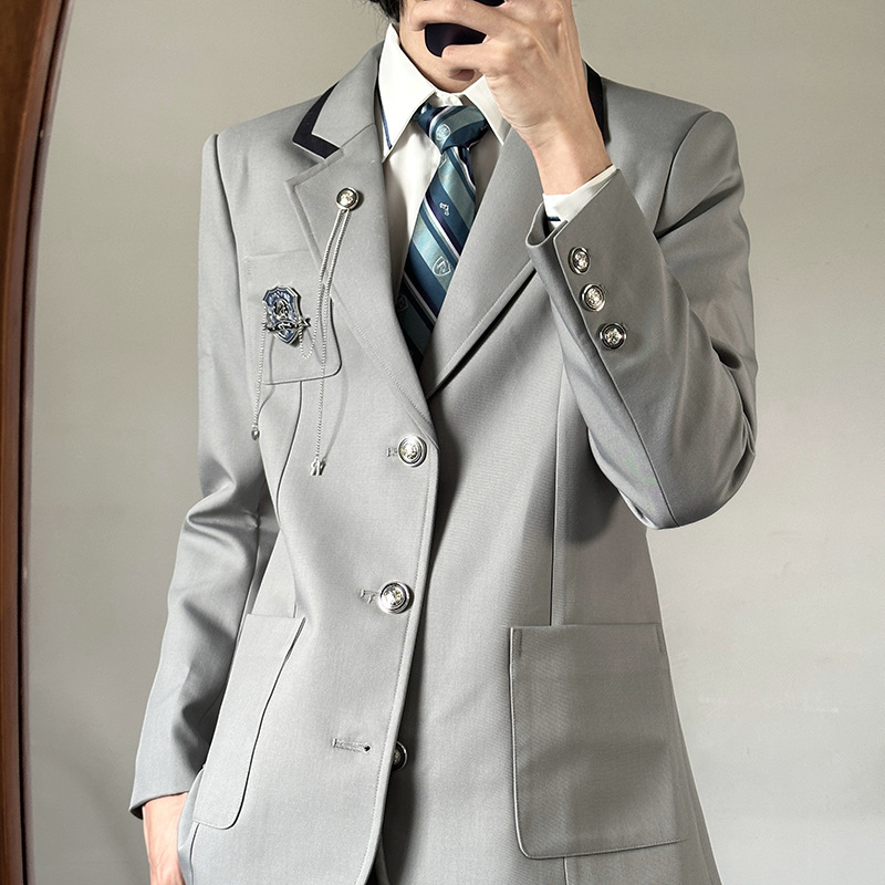 Laza szabású öltöny, Koreai stílus, zakó gallér, háromgombos zárás, hosszú ujjú