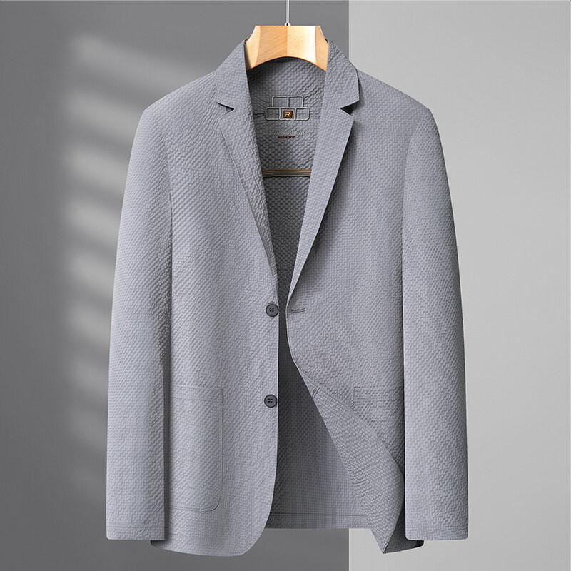 Muško casual odijelo, lagano i prozračno, slim fit, sako s ovratnikom i jednostrukim kopčanjem, dugi rukavi, poliester smjesa, džepovi s patch džepovima