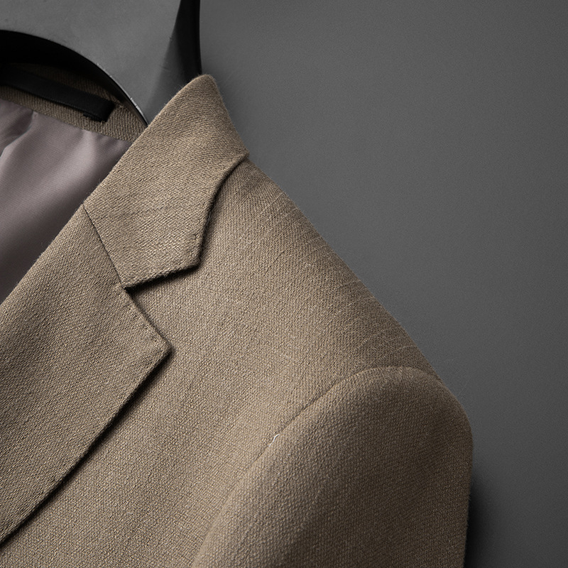 Muški odijelo bez glačanja, modalno-polyester smjesa (50% polyester), podstava poliester, slim fit, više džepova, lagani poslovni stil