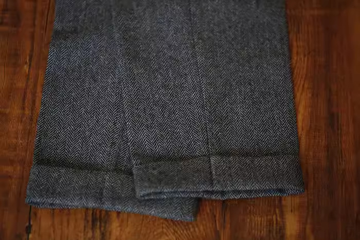 Férfi nadrágok: Slim szabás, Herringbone Corduroy, 9/10 hosszúság, felhajtott szár, téli üzleti casual