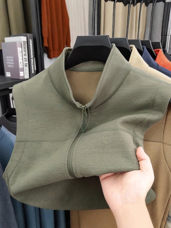 Flis vest s stojećim ovratnikom, zatvaračem, uskim krojem, poliester