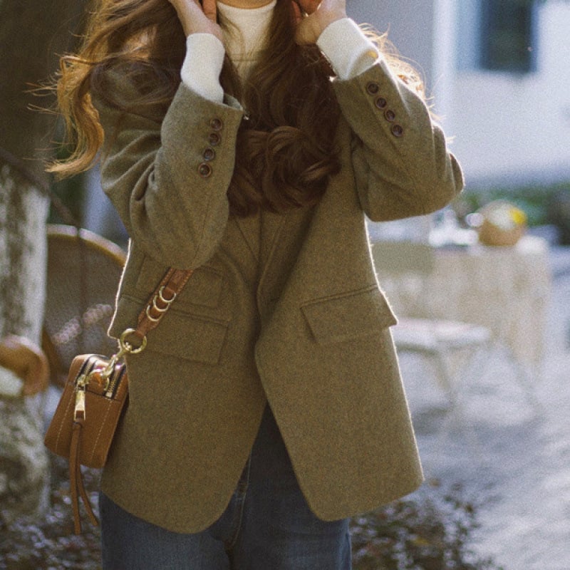 Női gyapjú öltönyzakó, 3D mintázat, szirmu ujjú, egysoros zárás, laza szabás, őszi 2025