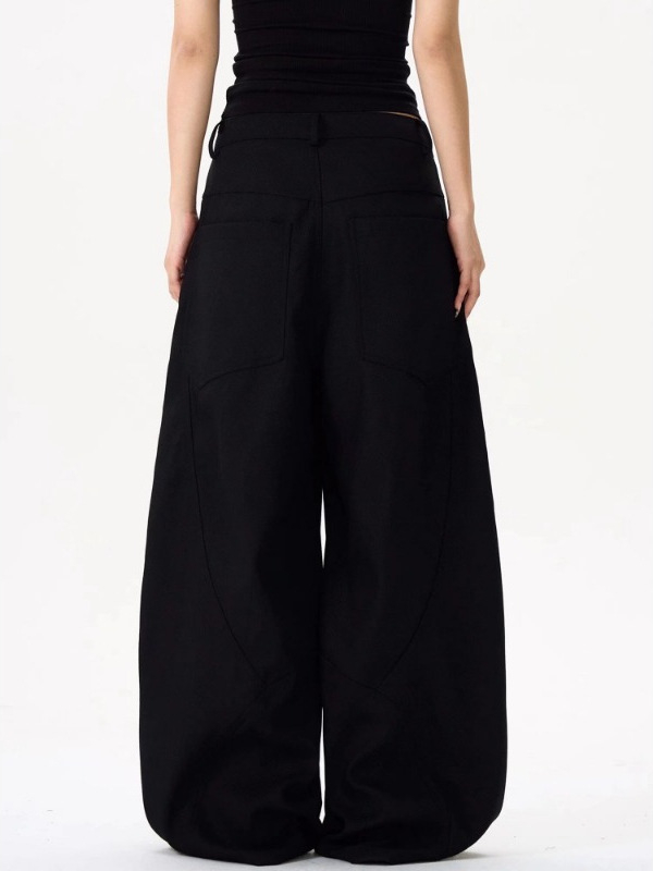 Pantalone High Street retro dizajn s dekonstrukcijskim rivet detaljima, blago šireći kroj, mikroelastični poliestar, proljeće–jesen