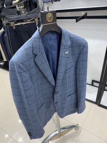 Muško sako od 100% ovčje vune, karirano, slim fit, ploski rever, dvogumb zatvaranje, jesen