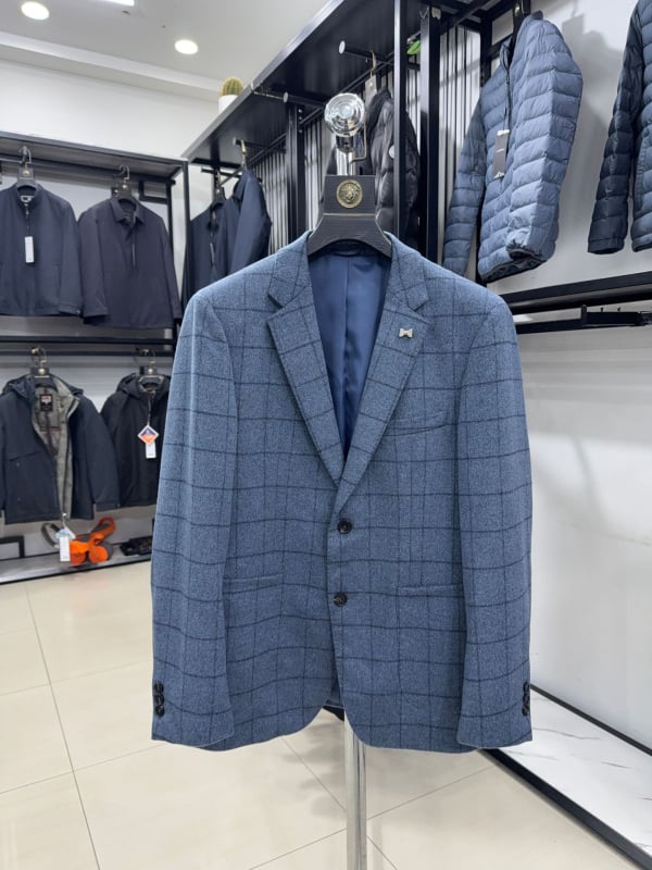 Muško sako od 100% ovčje vune, karirano, slim fit, ploski rever, dvogumb zatvaranje, jesen