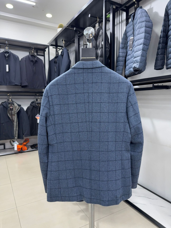 Muško sako od 100% ovčje vune, karirano, slim fit, ploski rever, dvogumb zatvaranje, jesen