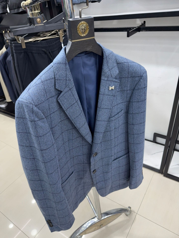 Muško sako od 100% ovčje vune, karirano, slim fit, ploski rever, dvogumb zatvaranje, jesen