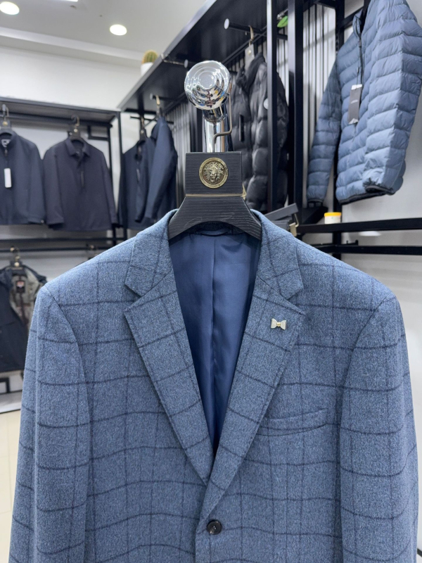 Muško sako od 100% ovčje vune, karirano, slim fit, ploski rever, dvogumb zatvaranje, jesen