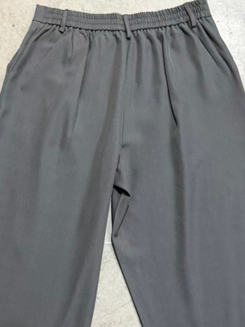 Hlače visokog struka s džepovima – plisirane, stražnji elastični pojas, ravni kroj, dugačke