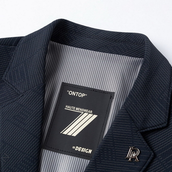 Muško casual sako, slim fit, ovratnik odjevnog stila, kopčanje s dva gumba u jednom redu, tkanina: poliesterska smjesa, podstava: poliester, džepovi patch