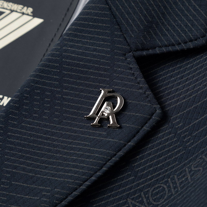 Muško casual sako, slim fit, ovratnik odjevnog stila, kopčanje s dva gumba u jednom redu, tkanina: poliesterska smjesa, podstava: poliester, džepovi patch