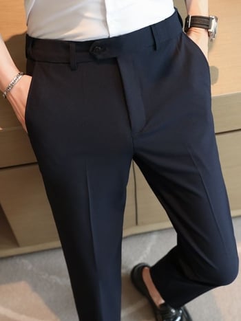 Muške hlače ravnog kroja, lagani poslovni stil, elastični pojas, bez glađenja, mješavina pamuka i poliestera (68% poliestera)