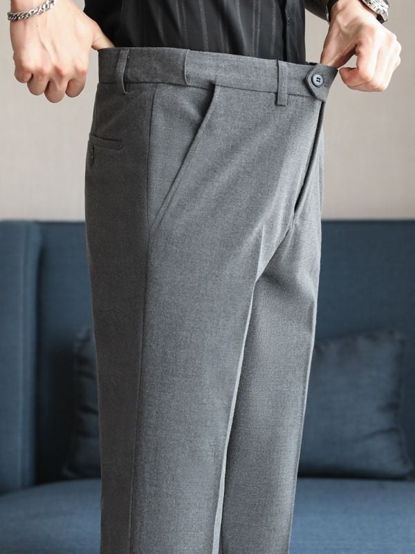 Muške hlače ravnog kroja, lagani poslovni stil, elastični pojas, bez glađenja, mješavina pamuka i poliestera (68% poliestera)