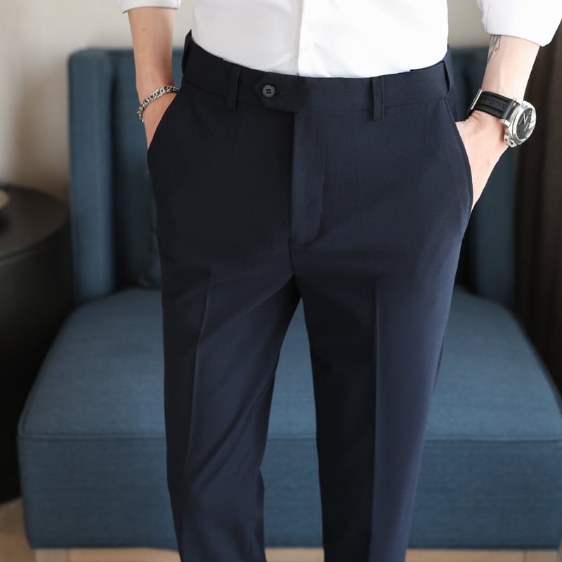 Muške hlače ravnog kroja, lagani poslovni stil, elastični pojas, bez glađenja, mješavina pamuka i poliestera (68% poliestera)