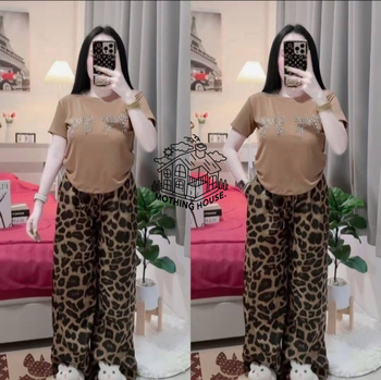 Női kétrészes kosztüm leopárd mintával és széles szárú nadrággal – Milk Silk, poliészter 90–95%, nyár 2025