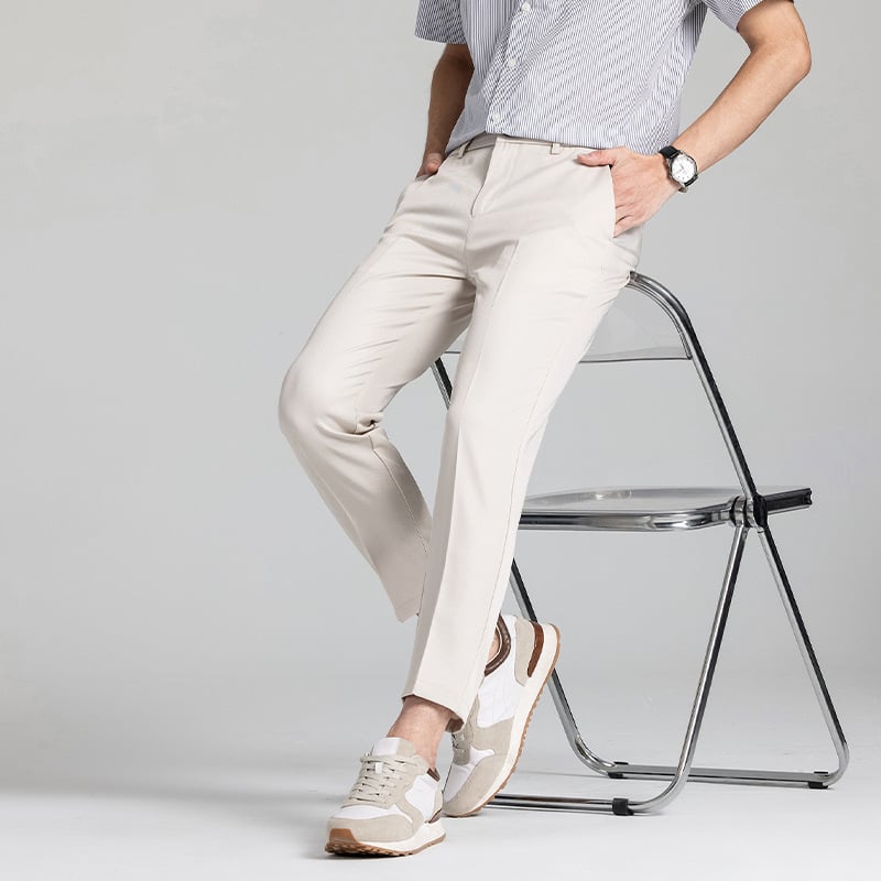 Muške hlače za sve sezone s elastičnim pojasom, ravni kroj, mješavina poliestera i spandexa (93,7% poliester, 6,3% spandexa), završna obrada bez peglanja