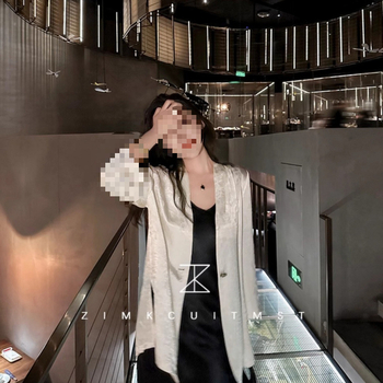 Női acetát-szátén blézer, laza szabás, egygombos zárás, 3/4-es ujjak, városi, laza elegáns stílus