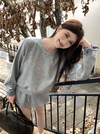 Női két részes készlet: pulóver felső és szoknya, Miu-stílus, mindennapi luxus kosztüm, poliészter keverék ≥95%, kolázs részletek, hosszú ujjak, leengedett váll