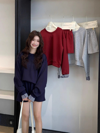 Női két részes készlet: pulóver felső és szoknya, Miu-stílus, mindennapi luxus kosztüm, poliészter keverék ≥95%, kolázs részletek, hosszú ujjak, leengedett váll