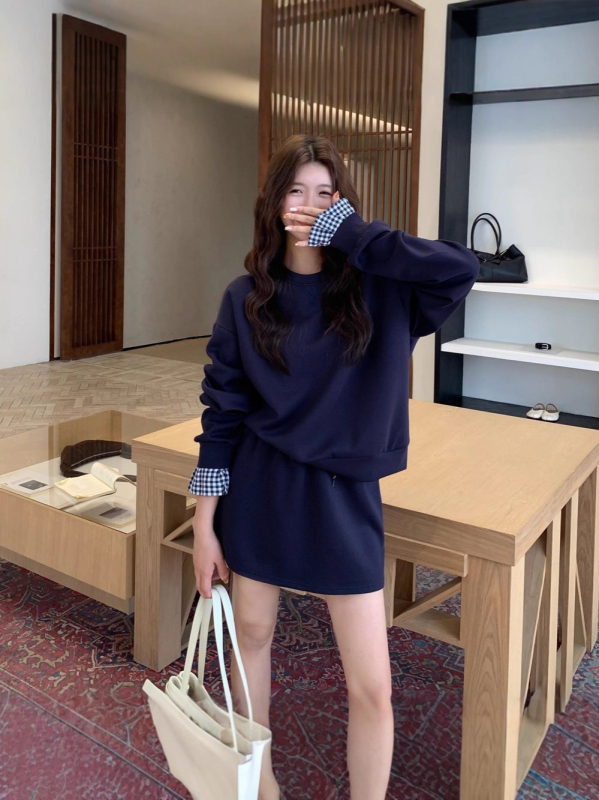 Női két részes készlet: pulóver felső és szoknya, Miu-stílus, mindennapi luxus kosztüm, poliészter keverék ≥95%, kolázs részletek, hosszú ujjak, leengedett váll