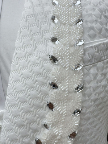 Muško poslovno odijelo slim fit s peaked reverom, jacquard tkanina, jednostruka kopča s 1 gumbom, bočni šavovi