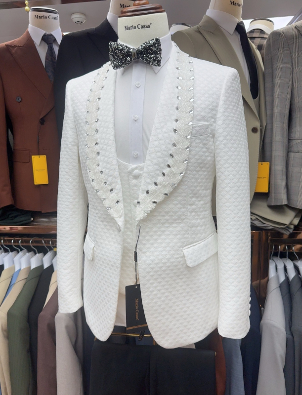 Muško poslovno odijelo slim fit s peaked reverom, jacquard tkanina, jednostruka kopča s 1 gumbom, bočni šavovi