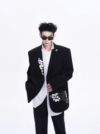 Férfi laza szabású öltönyzakó, gallér, kétgombos, egysoros zárás, Odell anyagú szövet klórtartalmú rostokkal, négy évszakos casual öltöny.